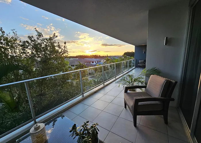 Sunset Views - Spacious Getaway